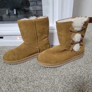 Koolaburra by UGG Victoria Short Chestnut Boots w/ Bows, Size 8